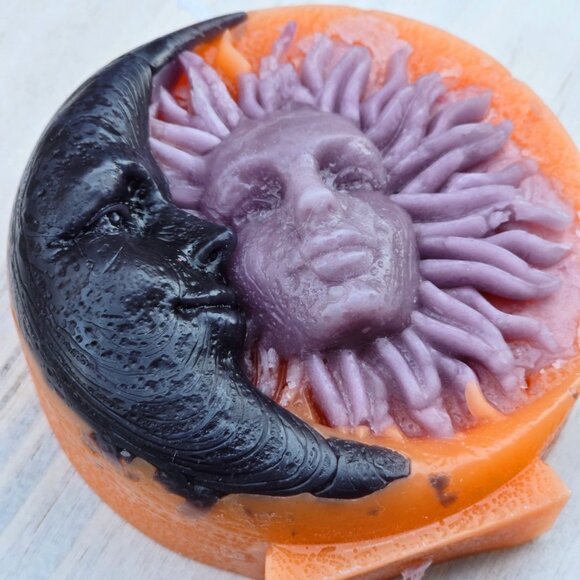 Handmade ✦ Sun & Moon Candle ✦ Pumpkin Pie Brandy Chocolate Chip Soy Wax - Picture 6 of 7